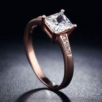 Женское кольцо - Квадратный фианит